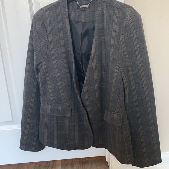 Blazer - Picture 2 of 3